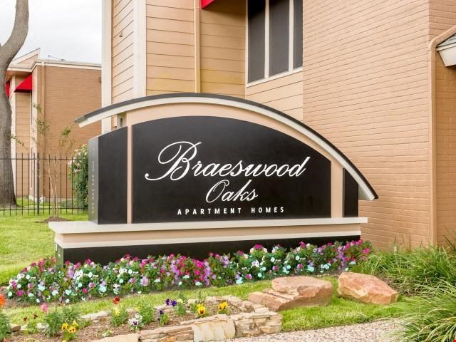 Braeswood Oaks Image 1