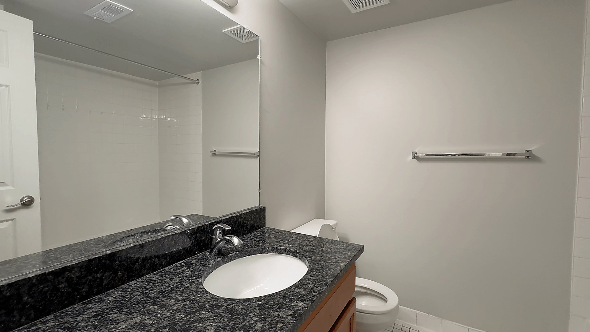 Lakeside Village Apartments Image 136