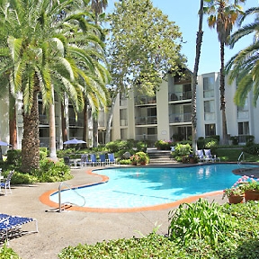 Castlewood Apartments Image 2