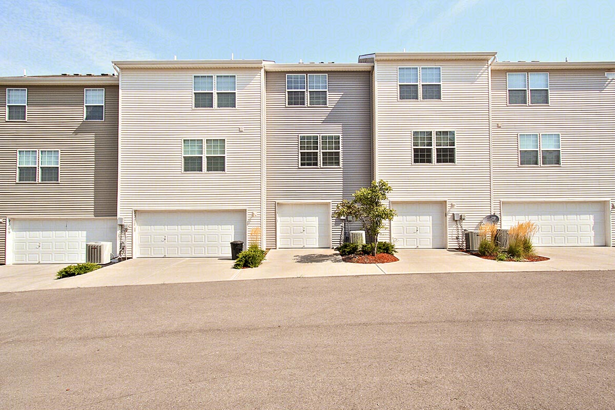 Parkway Oaks Townhomes and Duplexes Image 8