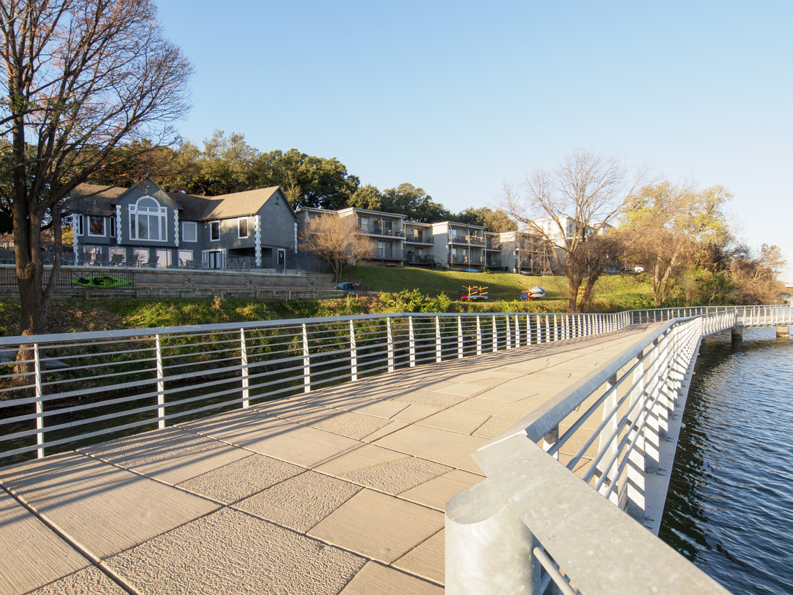 Breakers on the Lake Image 6