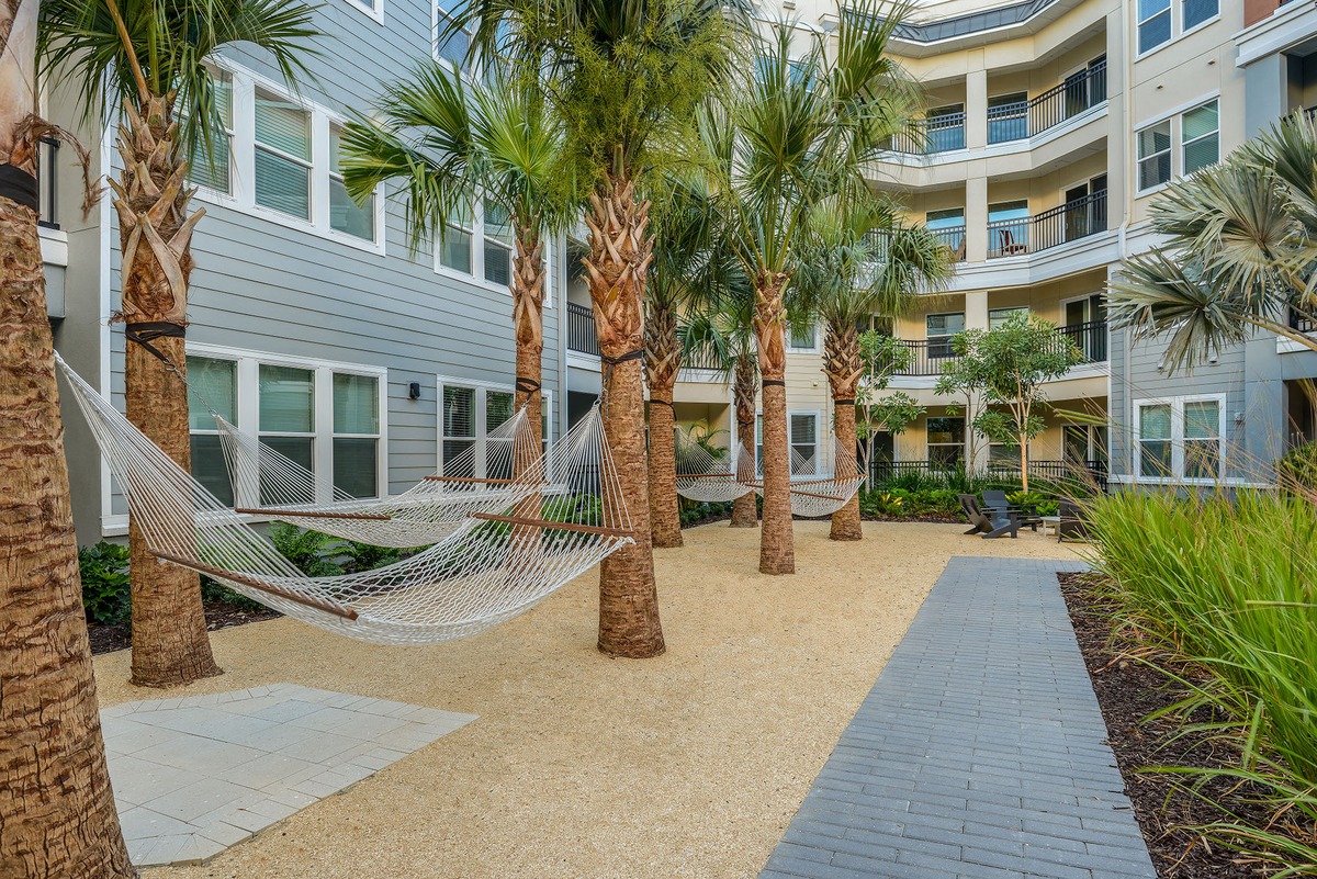 Grady Square Image 22