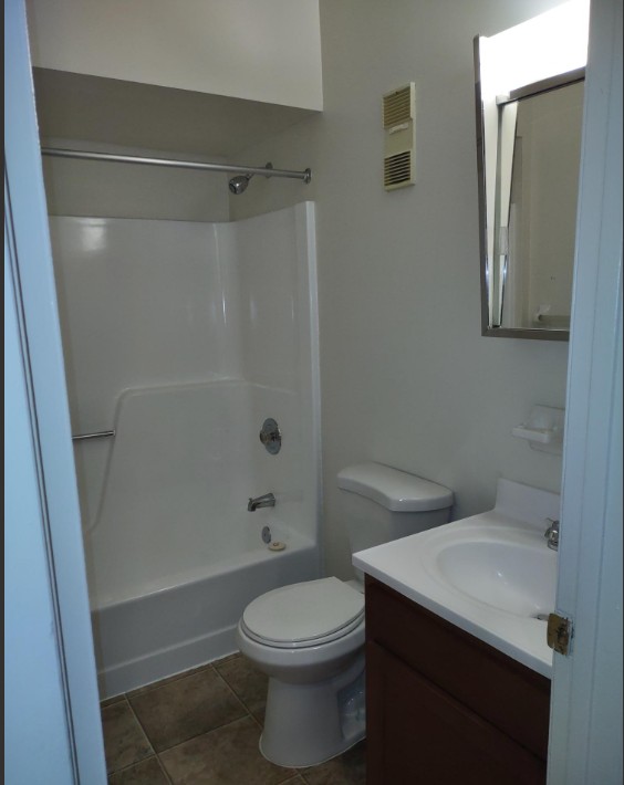 Marlboro Classic Apt & Redwood Square Image 181