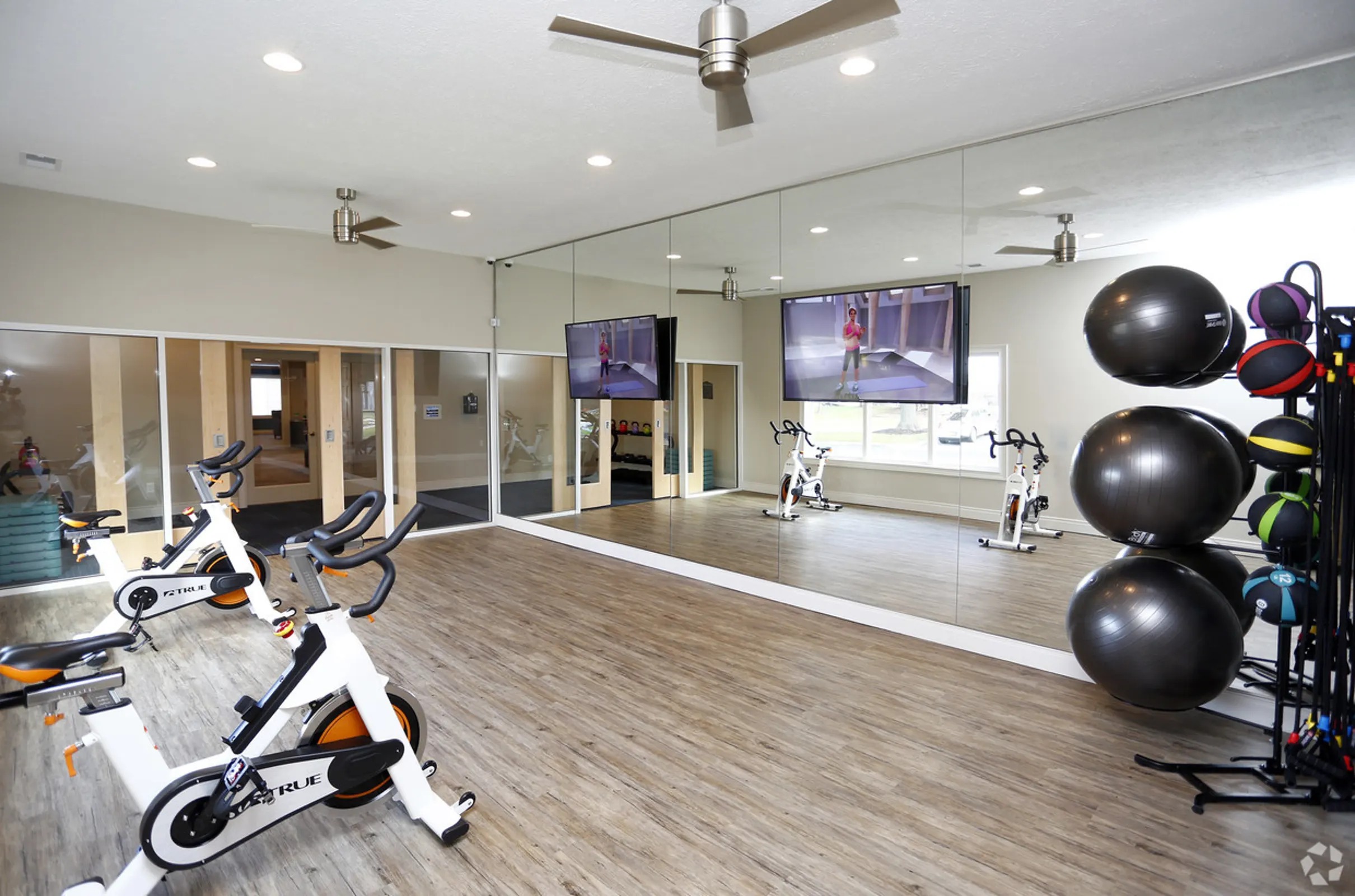 Woods of Castleton Apartments Image 9