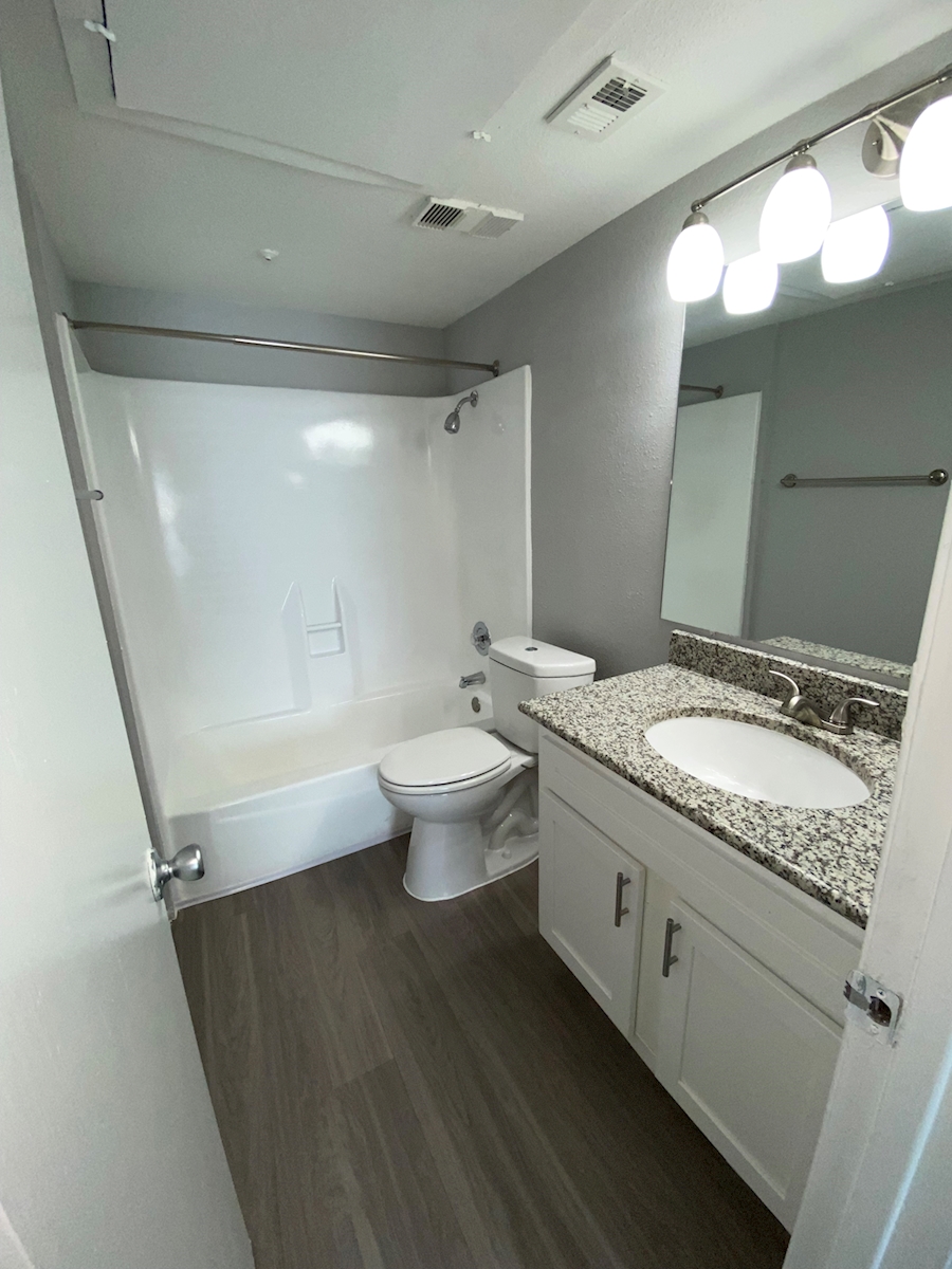 Live Oak Apartments Image 7