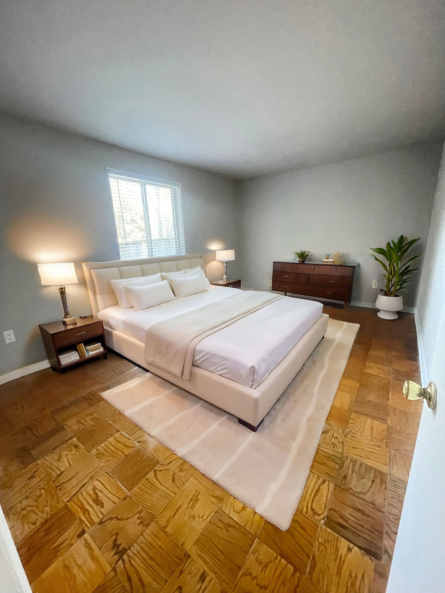 TOWNE CREST APARTMENTS Image 4