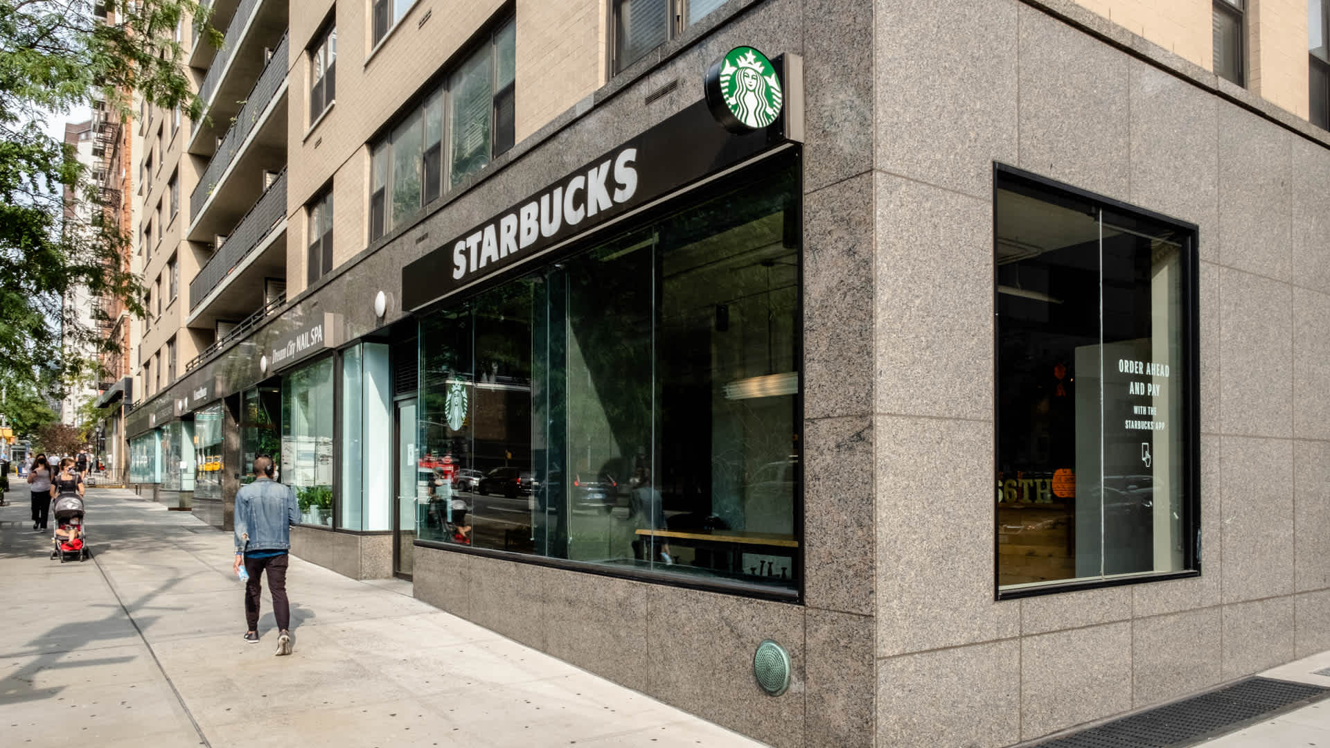 140 Riverside Boulevard Image 36