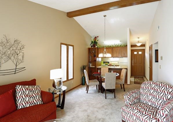 Lake Forest Apartments Image 4