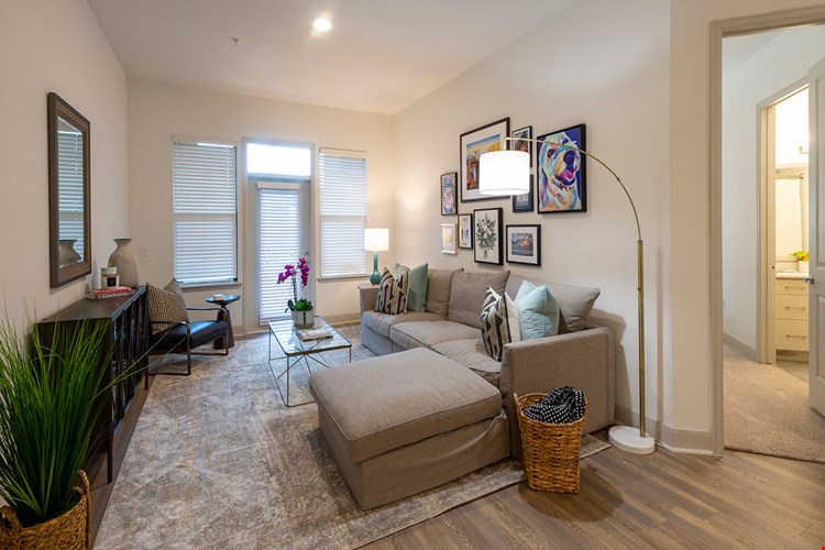 Pearl Midlane Image 9