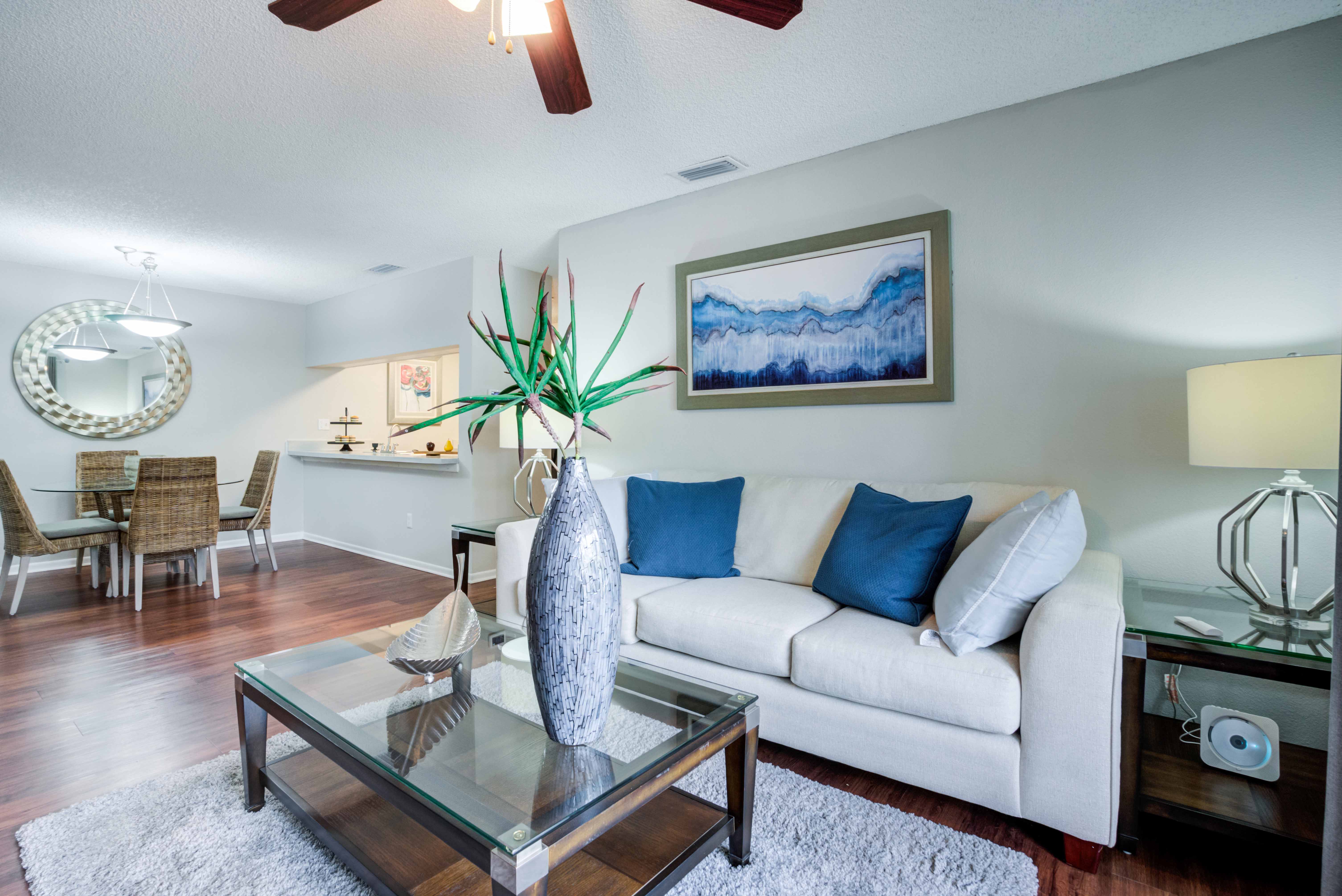 Coral Club Apartment Homes Image 9