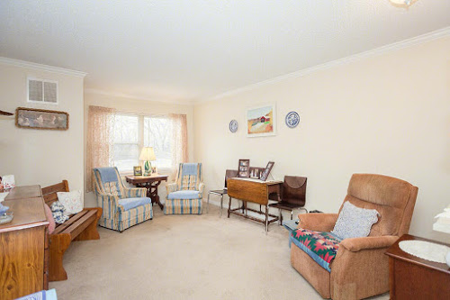 Clinton Manor Image 11