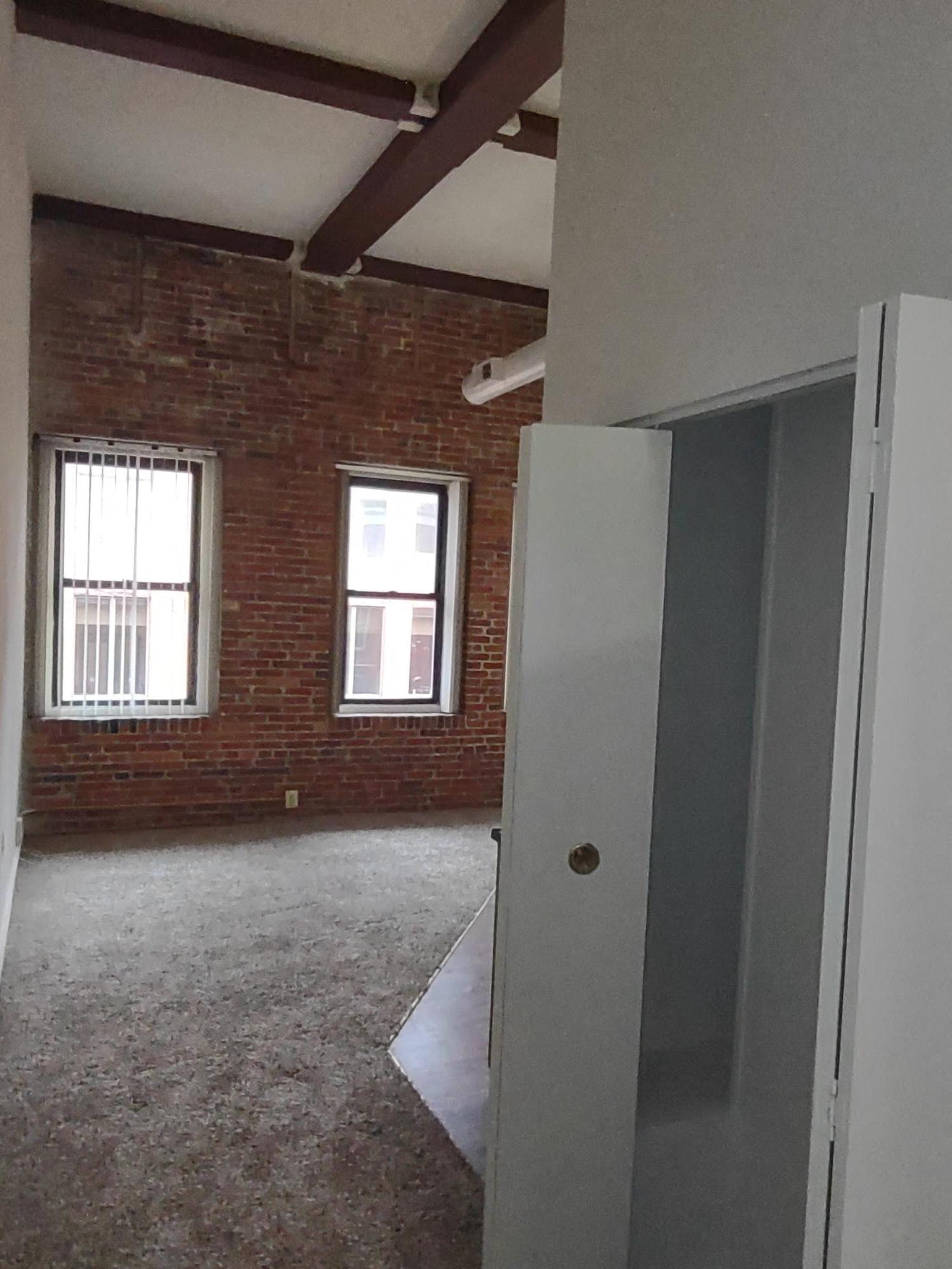 Marlboro Classic Apt & Redwood Square Image 110