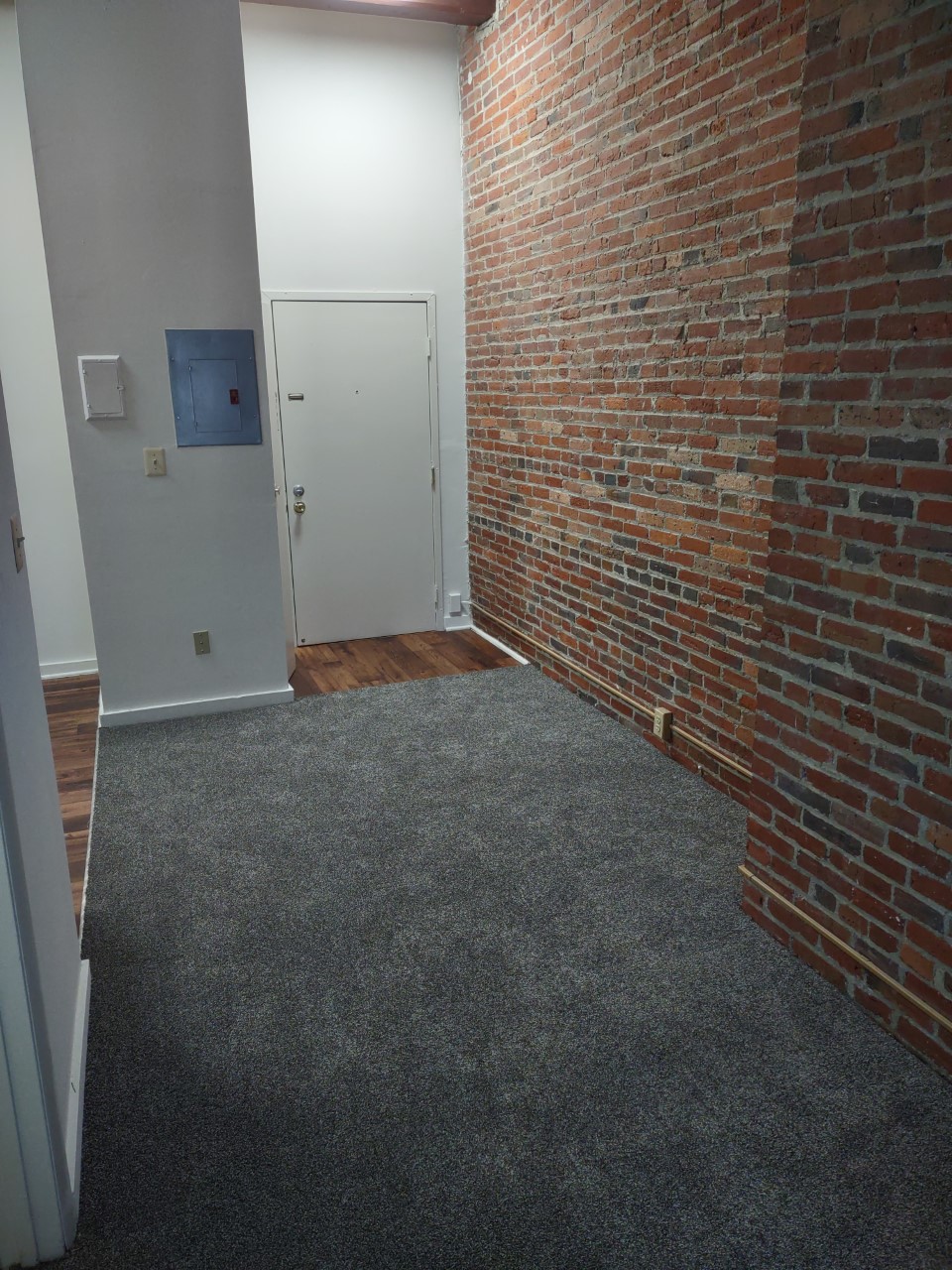 Marlboro Classic Apt & Redwood Square Image 102