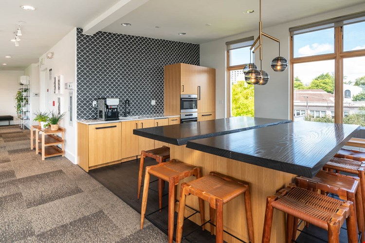 Chloe on Union Image 26