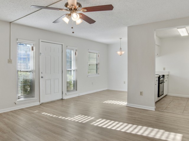 Warwick Apartments Image 12