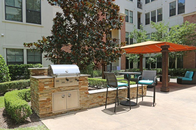 Braeswood Place Image 4