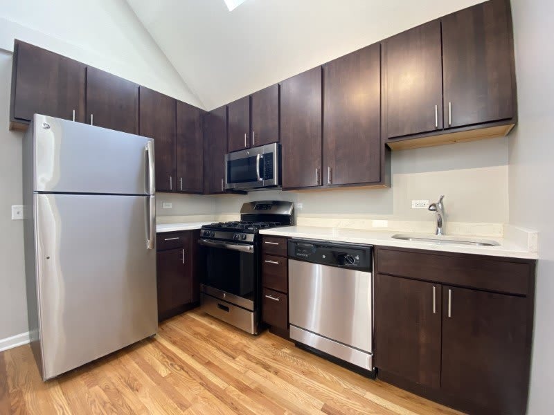 1835 N Paulina Image 1