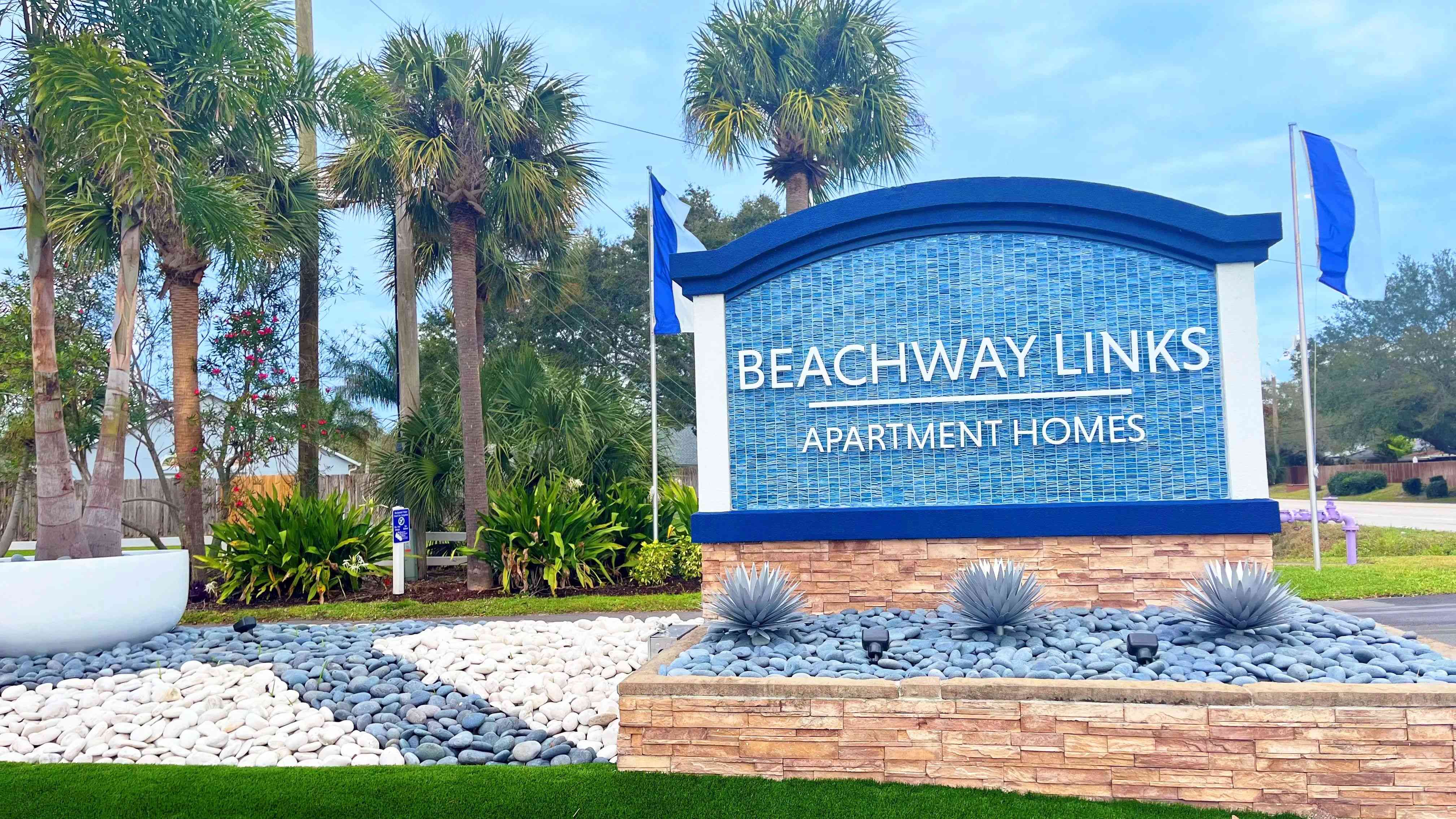 Beachway Links offers apartments near Patrick Space Force Base and the perfect home for those looking for a resort-style lifestyle. 