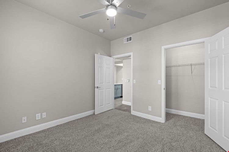 Larkin Apartment Homes Image 30