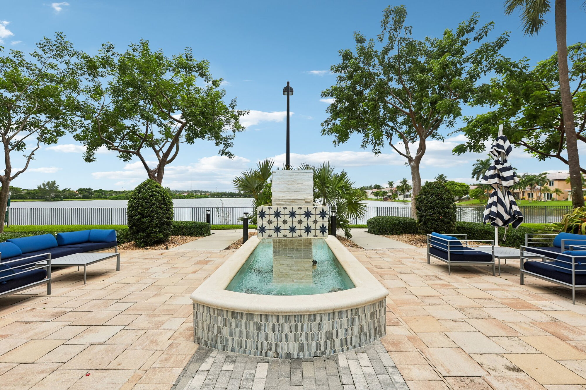 Portico  Image 31