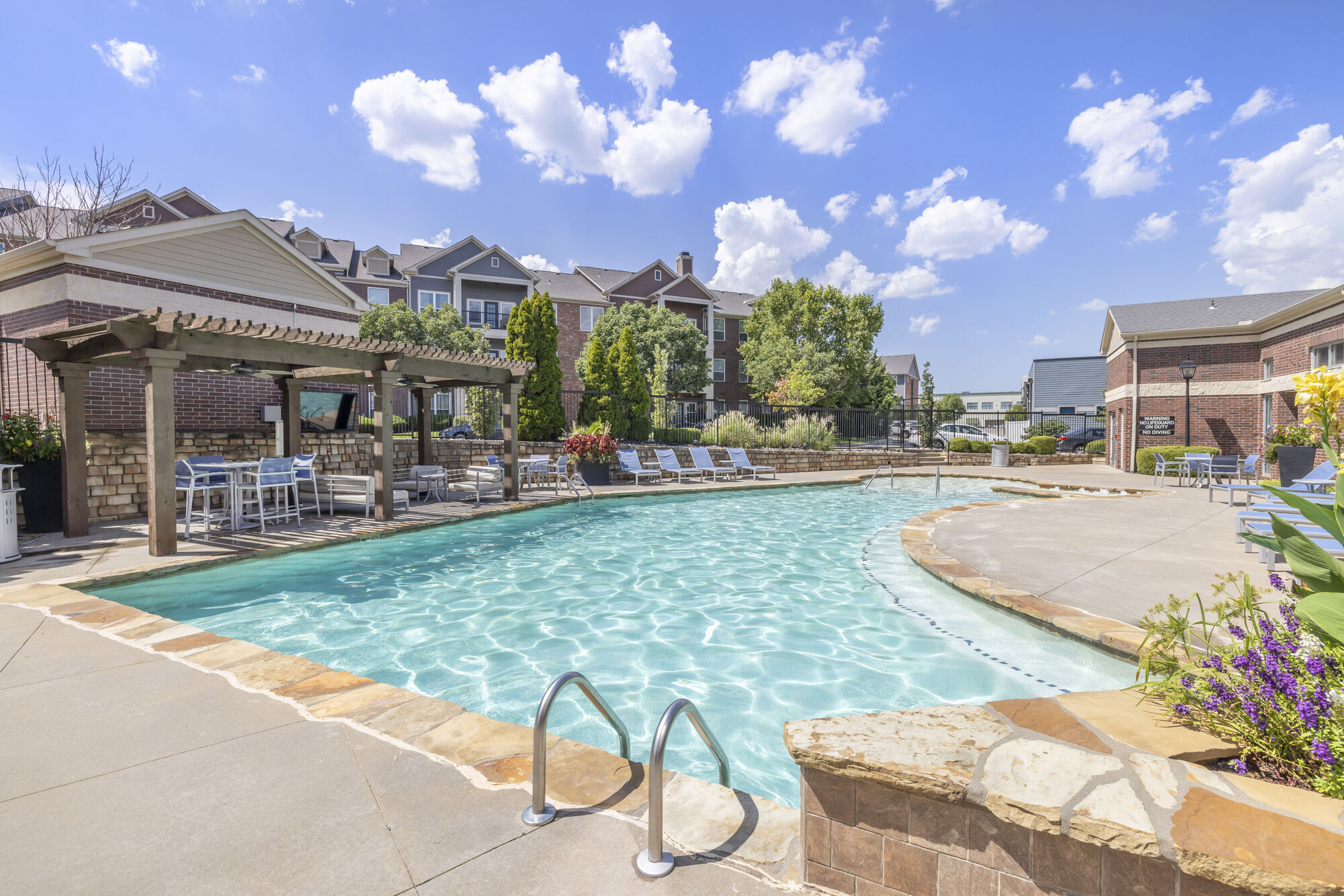 New Longview Apartments Image 14