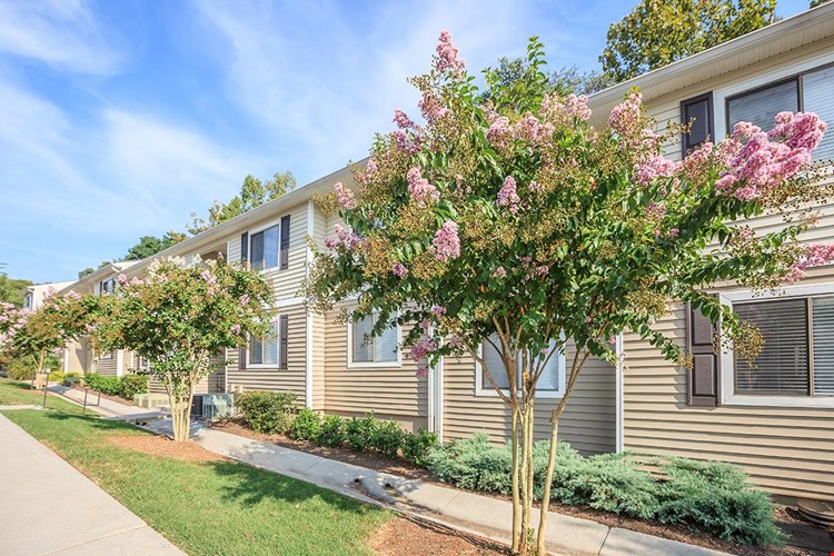 The Henley Apartment Homes Image 2