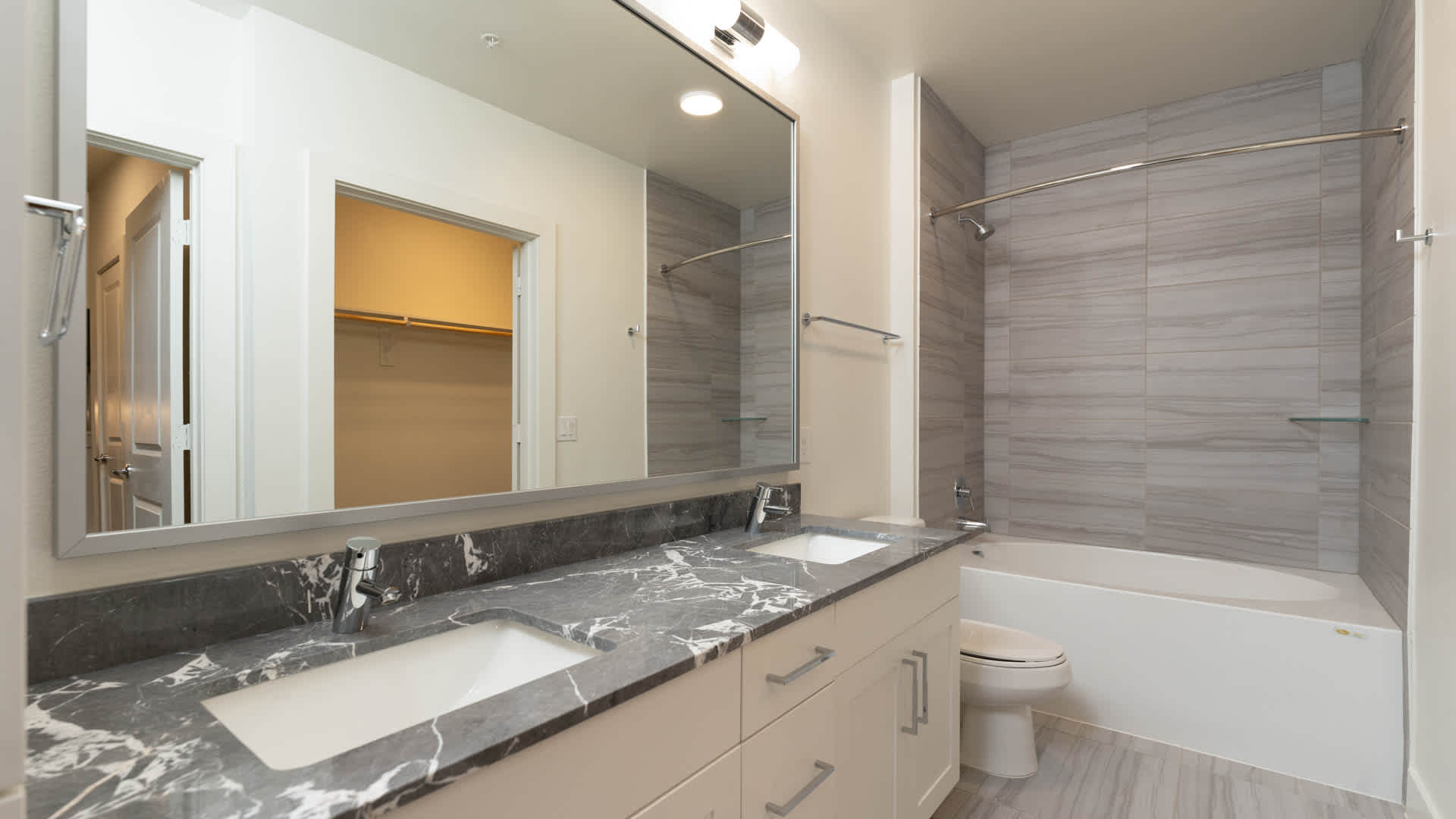 Olivian at the Realm Image 15