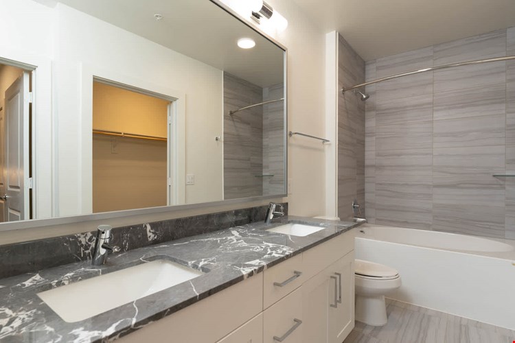 Olivian at the Realm Image 15