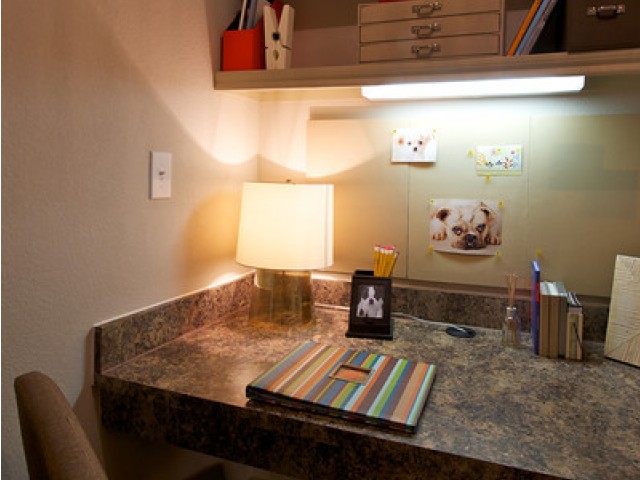 Built-in Desk with Shelving (Select)