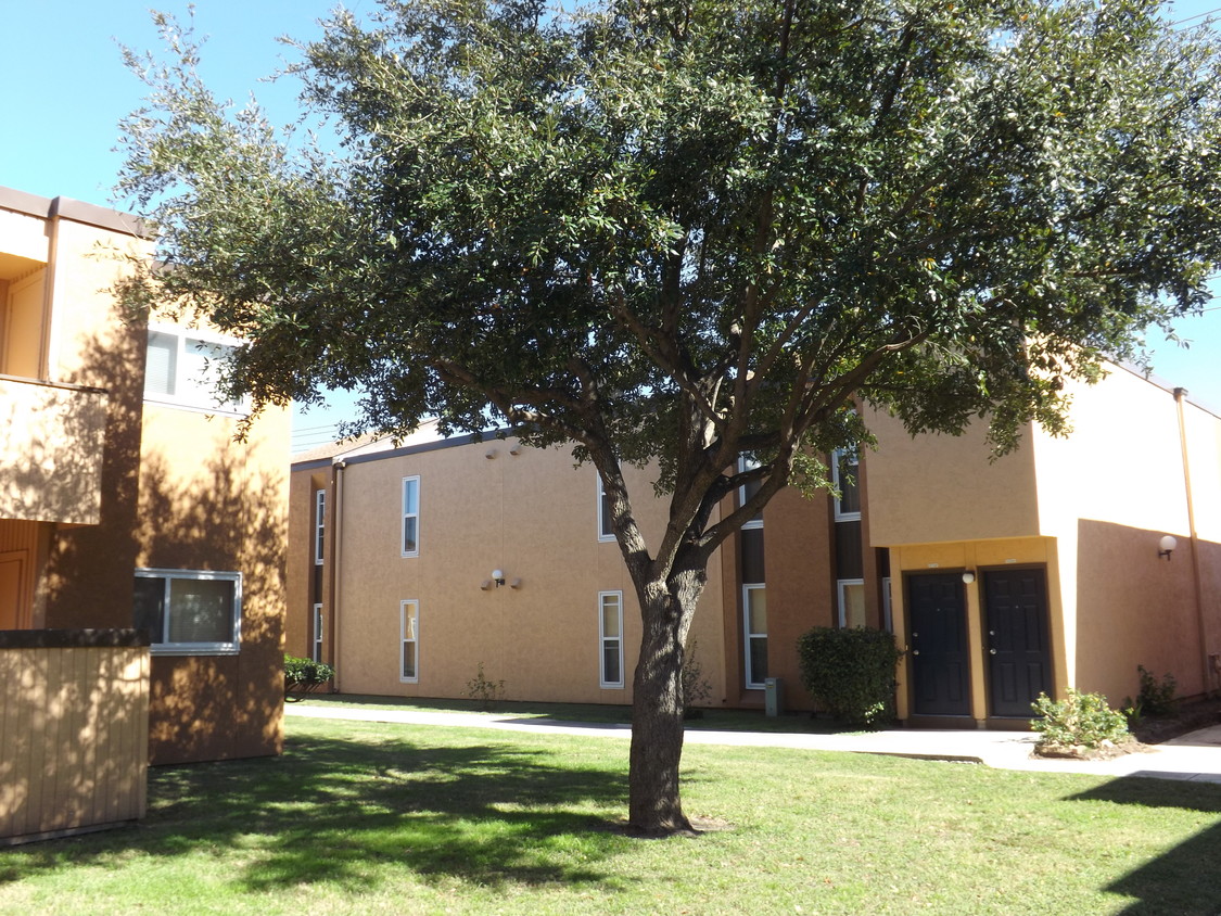 Broadway Place Image 4