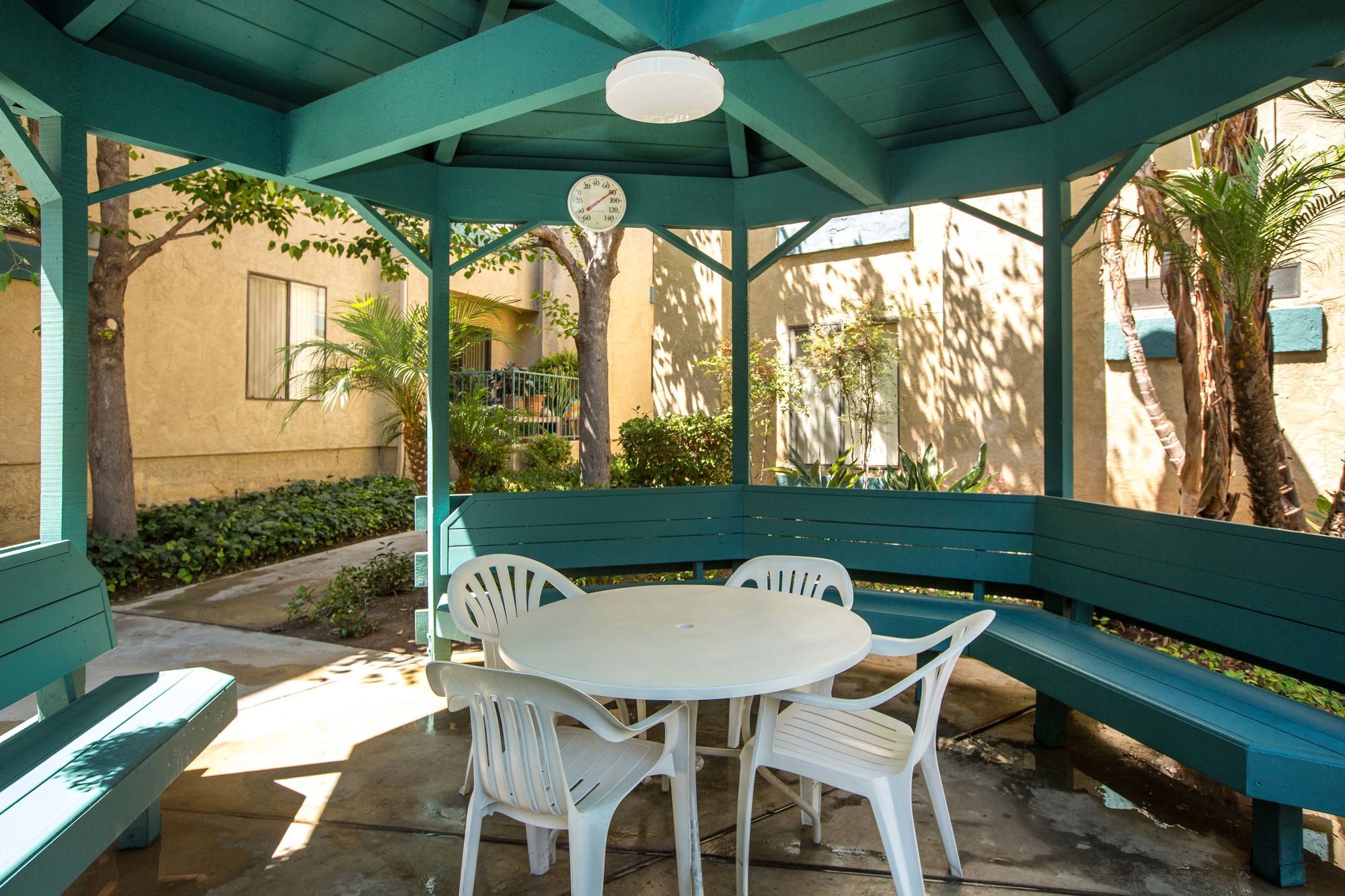 Salt & Vine Oceanside Apartments Image 9