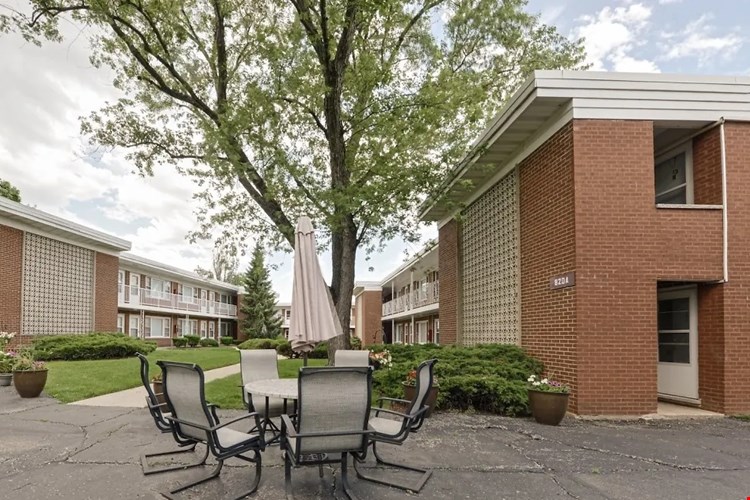 Wheaton Court Image 3