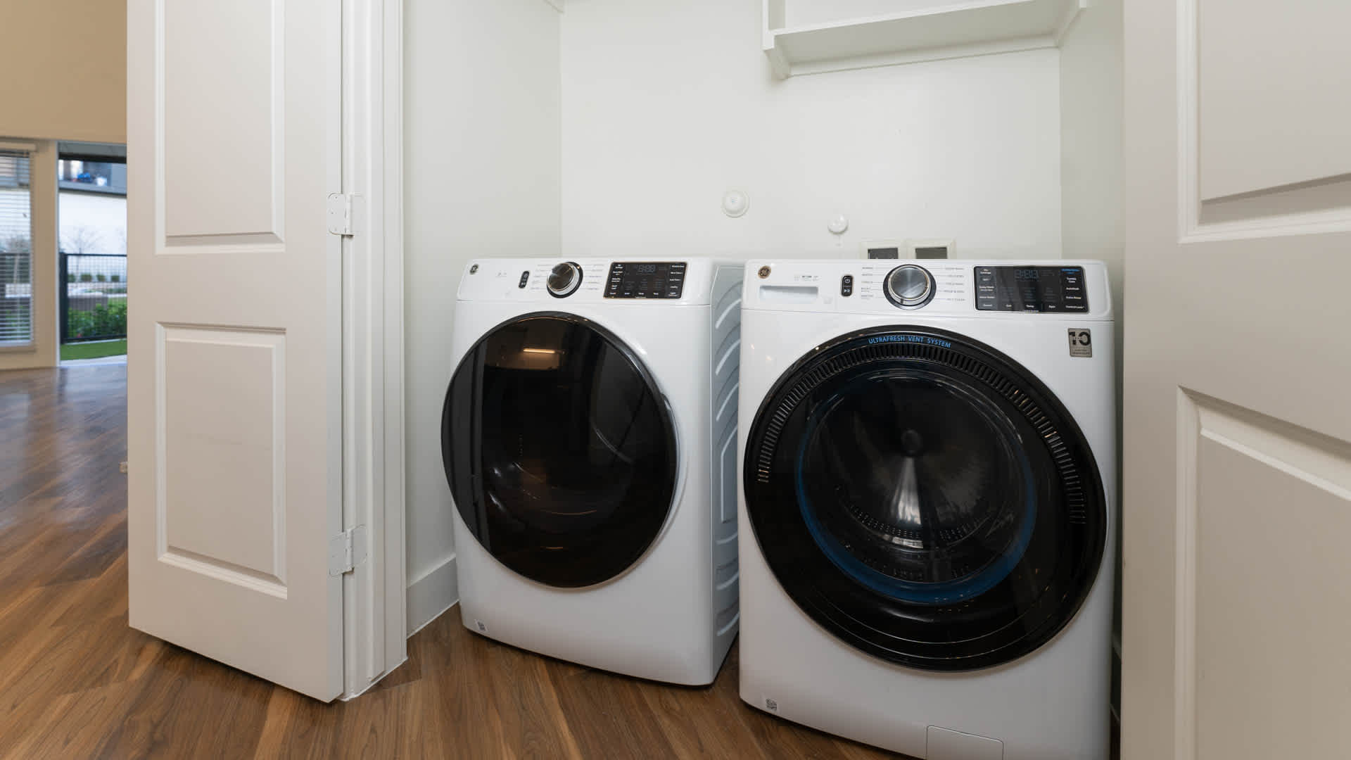 Olivian at the Realm Image 21