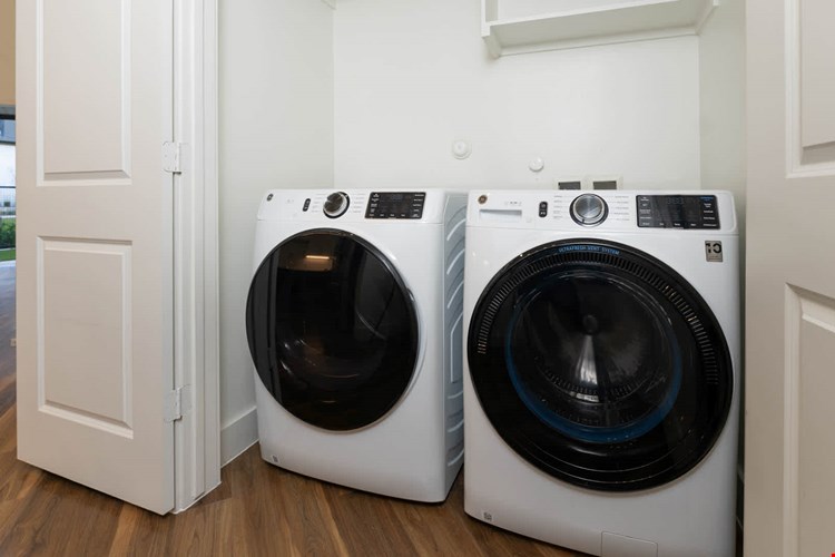 Olivian at the Realm Image 21