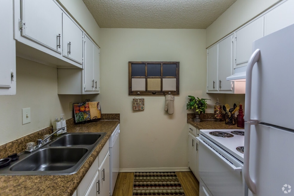 Pinebrook Pointe Image 7