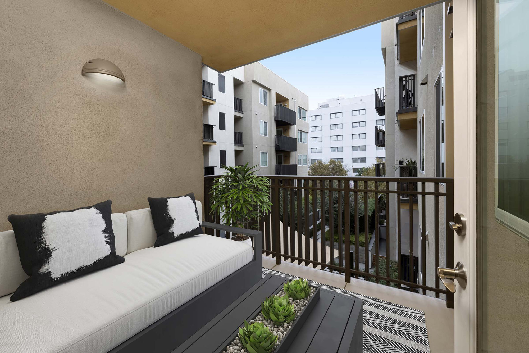 Camden Glendale Image 20