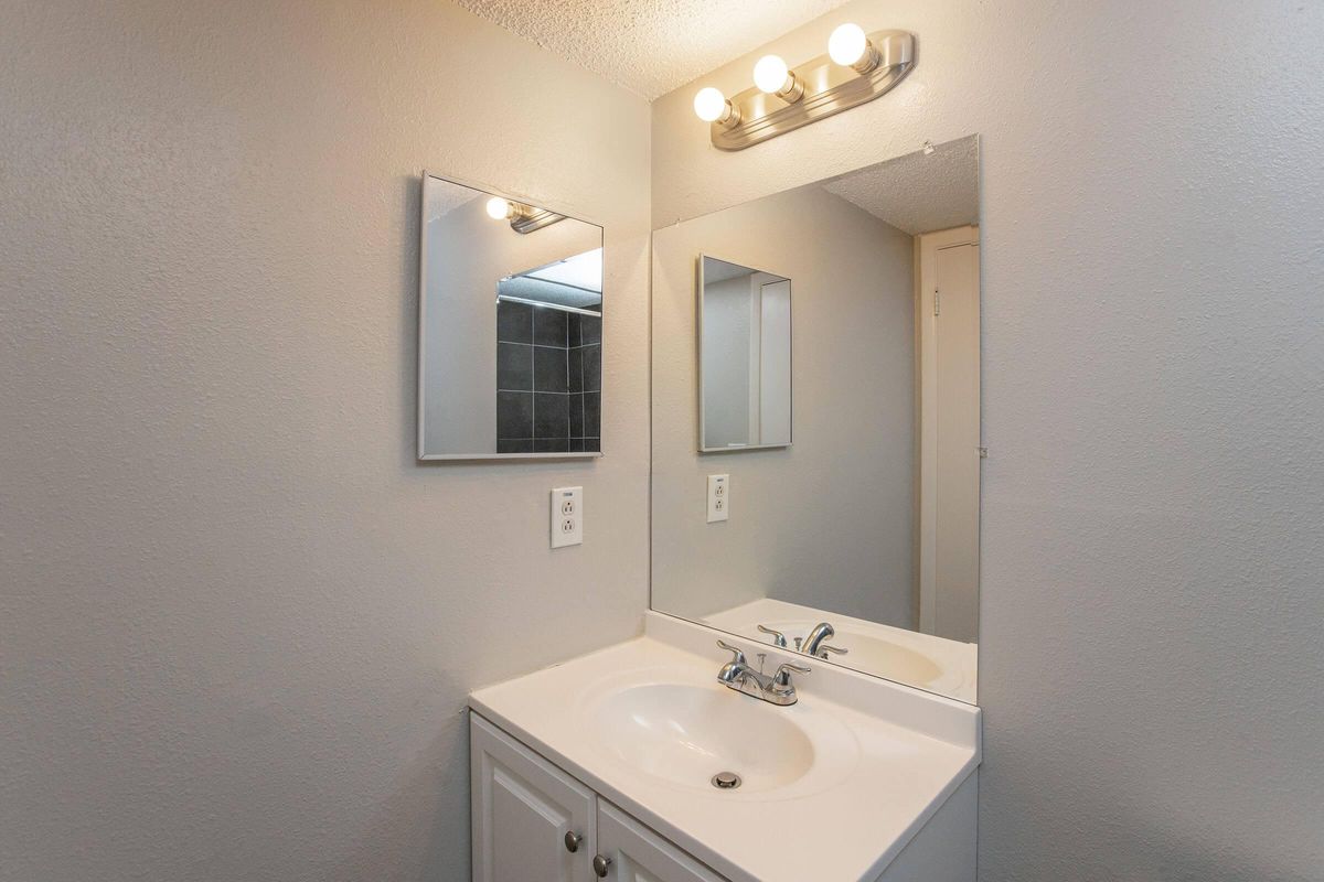 Armature Lake Apartments Image 8