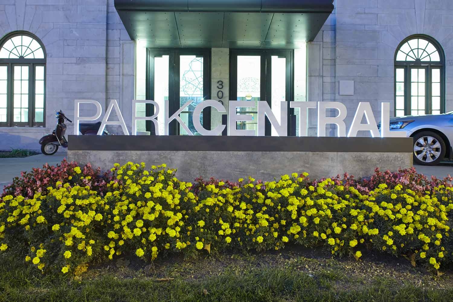 Park Central Image 48