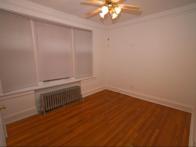 5507-5509 S Hyde Park Boulevard Image 6