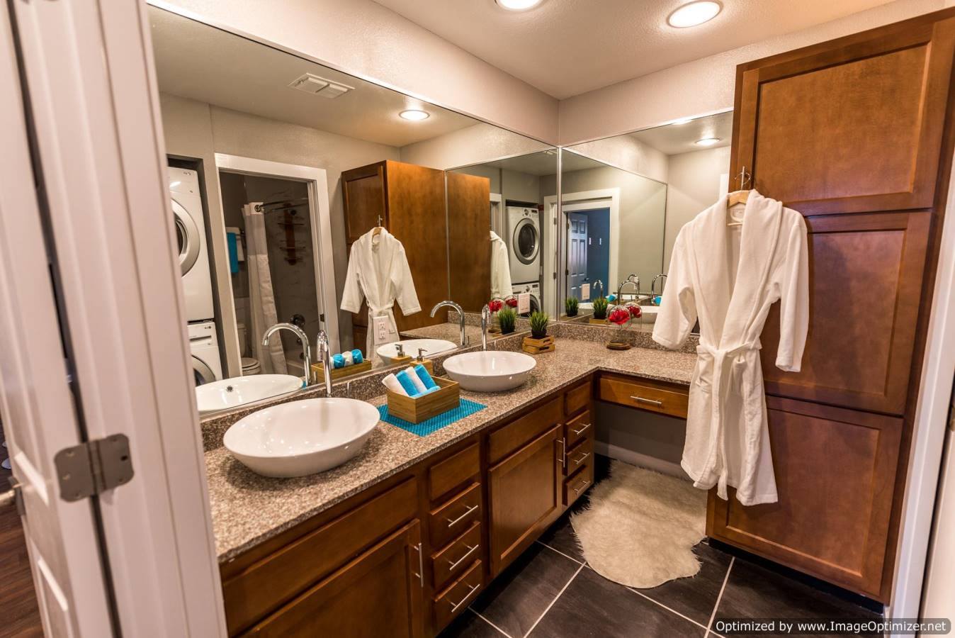 Axiom Apartments Image 10