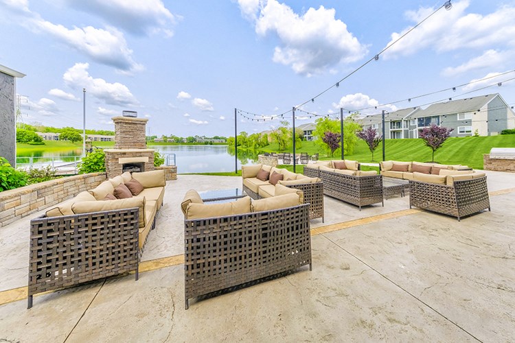 Outdoor Grilling and Entertainment Area at Somerset Lakes