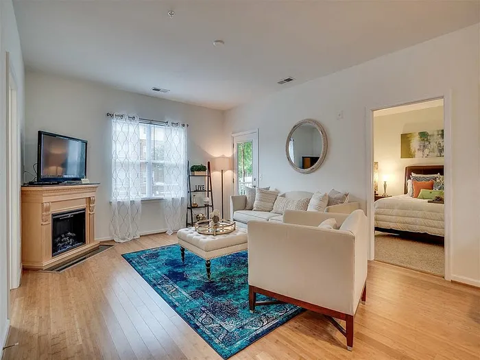 White Oak Luxury Apartments Image 3