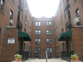 Sylvania Gardens Apartments Image 3