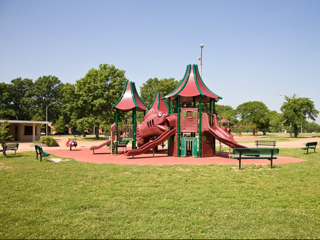 Hampton Gardens Image 4