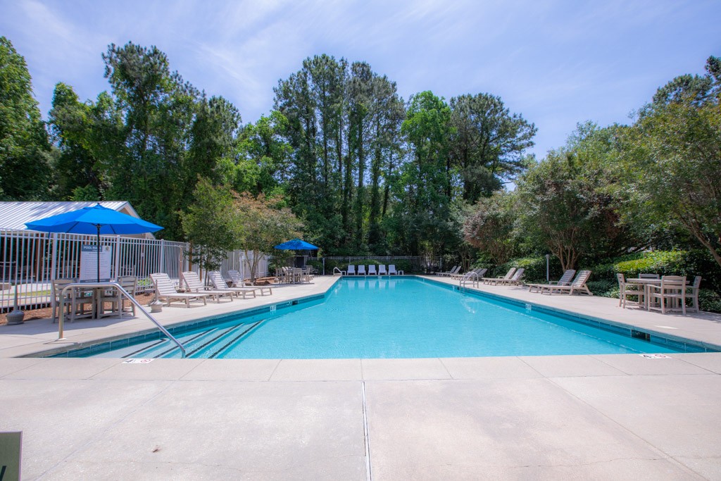 Bay Breeze Apartments Image 1