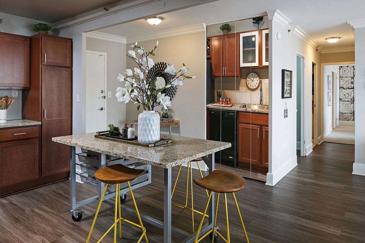 800 Tower City Club Apartments Image 10