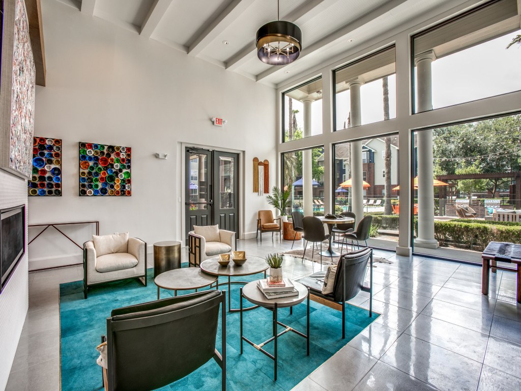Aventura on Briar Forest Image 31