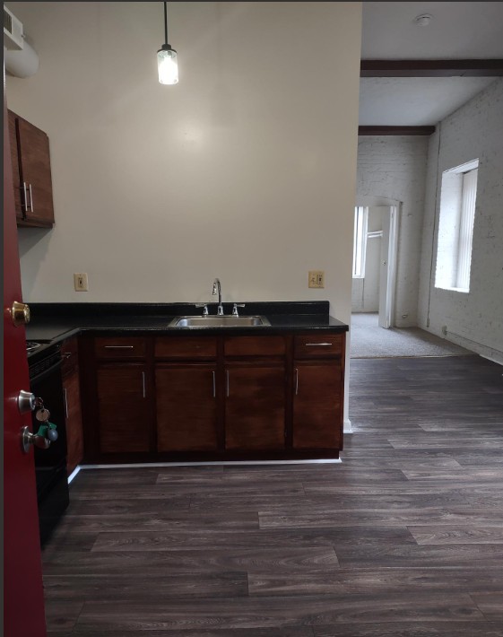 Marlboro Classic Apt & Redwood Square Image 14