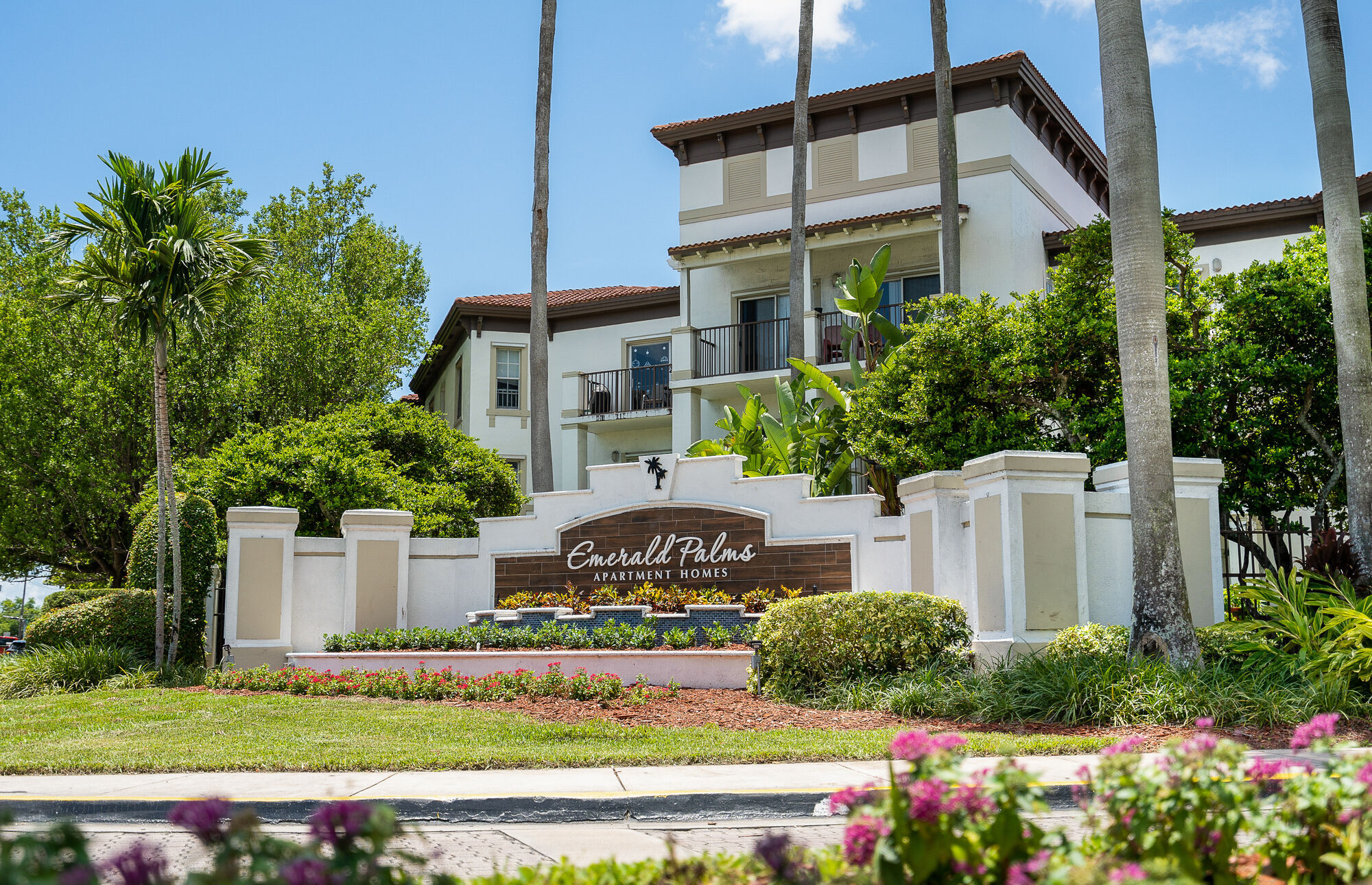 Emerald Palms Apartment Image 37