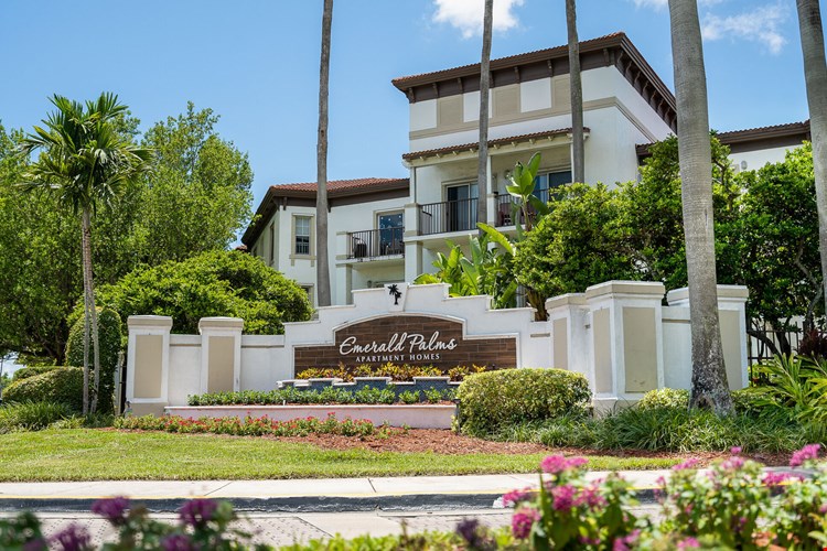 Emerald Palms Apartment Image 37